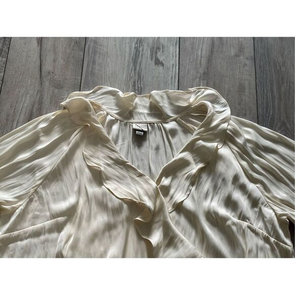 A New Day beautiful, elegant cream, silky blouse, plus size 2X - Picture 3 of 12